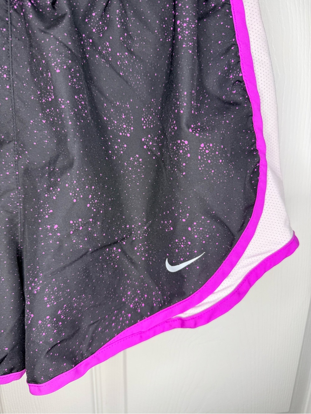 Nike Dry Fit Women's Black & Pink Running Shorts Size Medium GUC - Picture 2 of 6